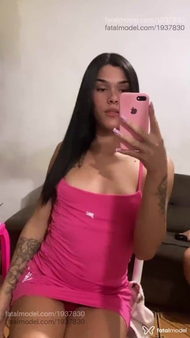 Acompanhante mulher trans com cabelo castanho de olhos pretos em Itapira - Erica Ayshila
