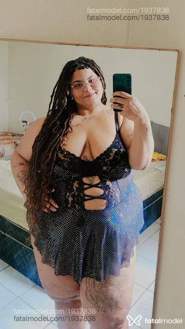 Acompanhante mulher morena (o) de olhos pretos - Thamires