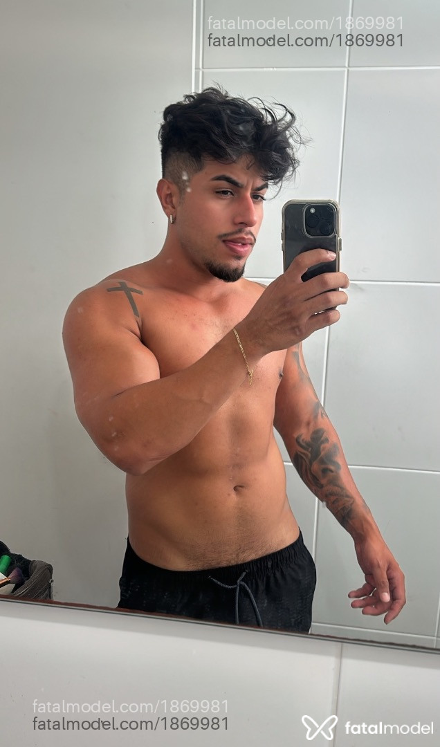 Acompanhante homem morena (o) de olhos castanhos em Curitiba - Enzo Santiago