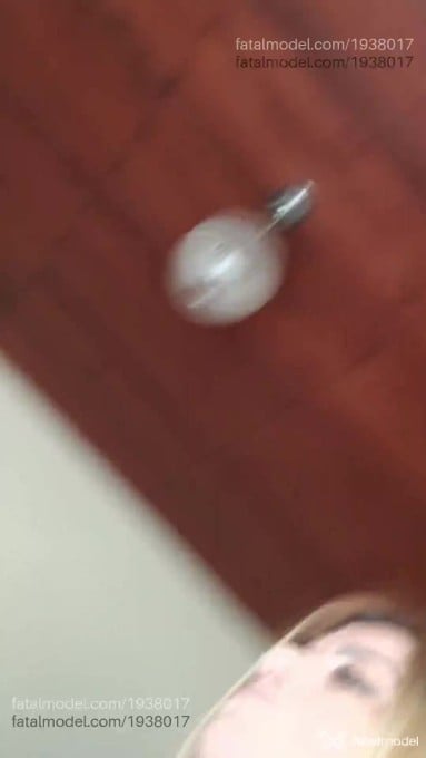 Acompanhante mulher loira (o) de olhos pretos - Safira