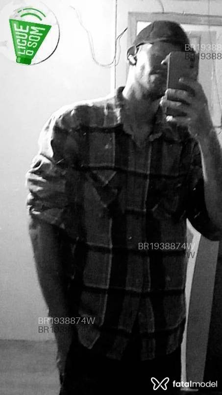 Acompanhante homem morena (o) de olhos pretos em Virtual Acompanhante homem morena (o) de olhos pretos em Virtual - Stain