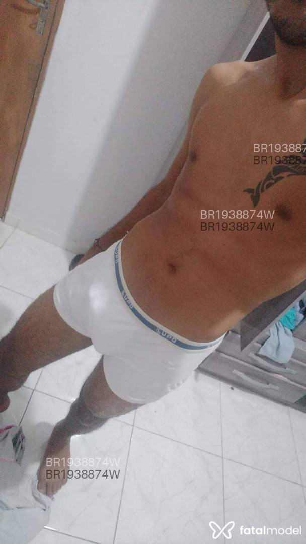 Acompanhante homem morena (o) de olhos pretos em Virtual Acompanhante homem morena (o) de olhos pretos em Virtual - Stain