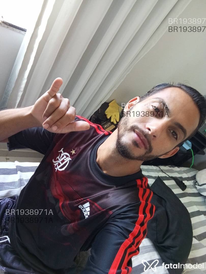 Acompanhante homem morena (o) de olhos castanhos - Magno