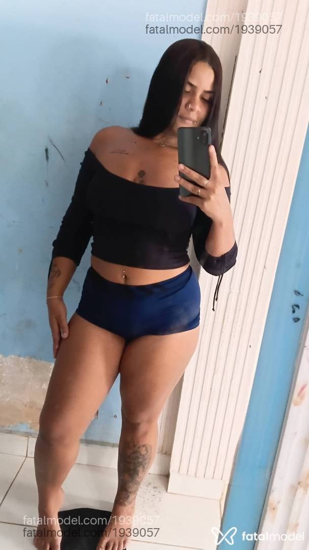 Acompanhante mulher com cabelo castanho de olhos castanhos - Cacau