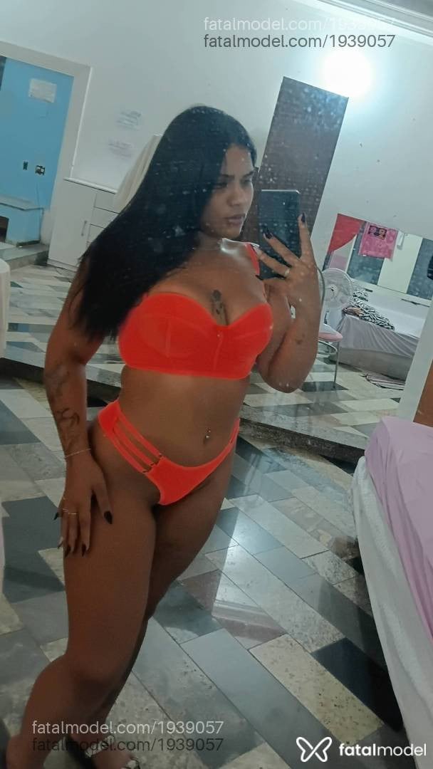 Acompanhante mulher com cabelo castanho de olhos castanhos - Cacau