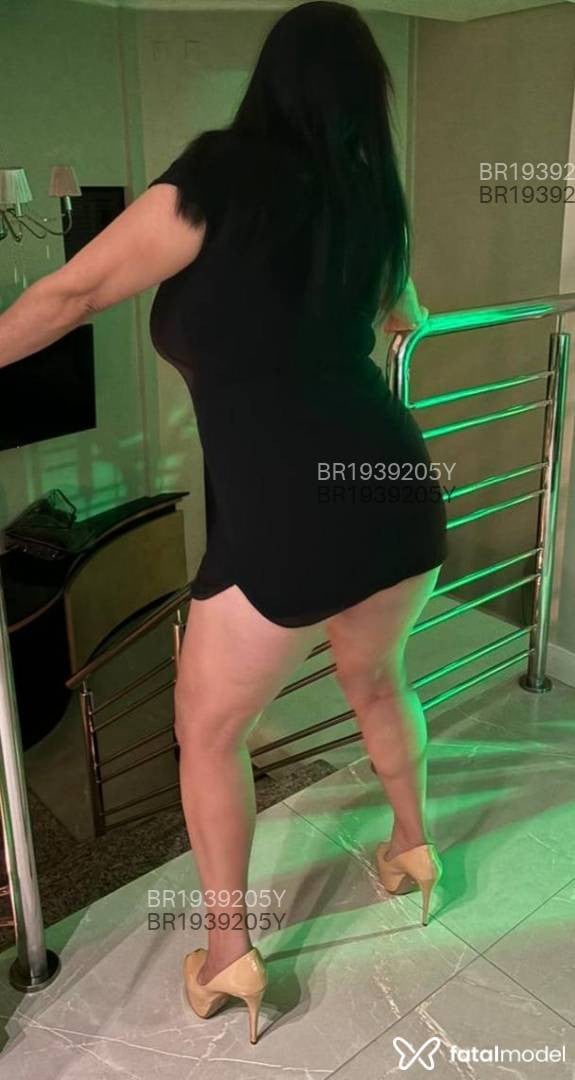 Acompanhante mulher morena (o) de olhos pretos em Balneário Piçarras - Morena
