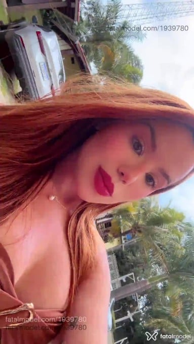Acompanhante mulher ruiva (o) de olhos verdes em Brasília - Lavínia Castellan