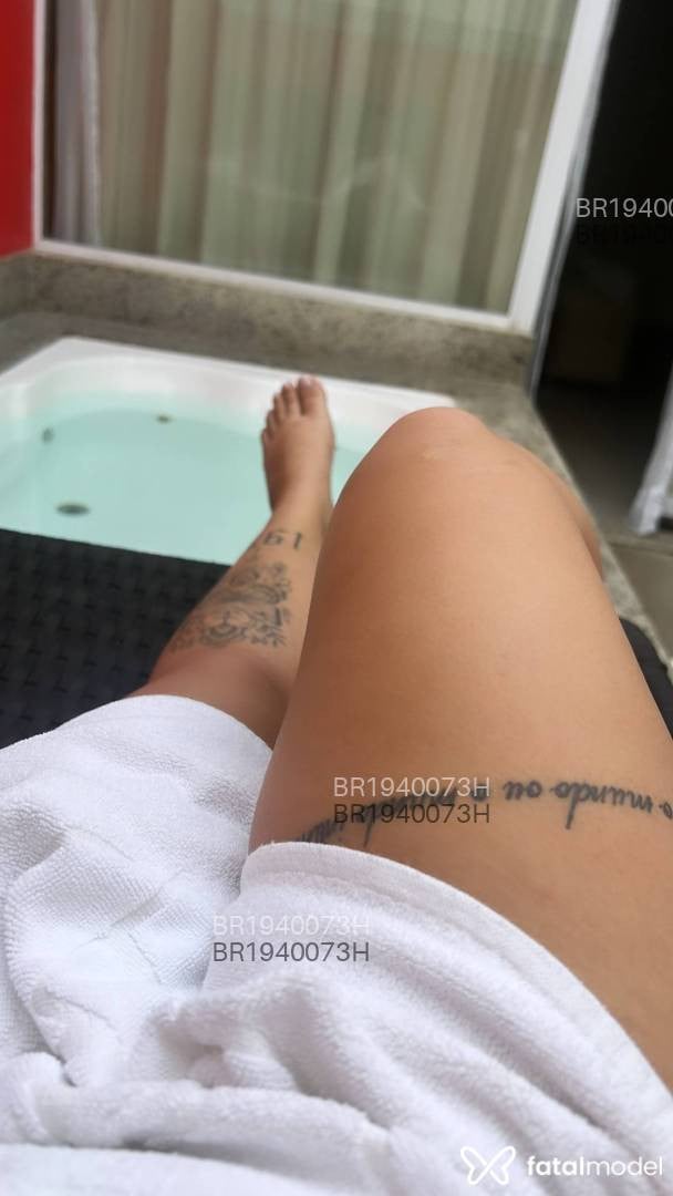 Acompanhante mulher loira (o) de olhos pretos em Araguari - Mel Trindade