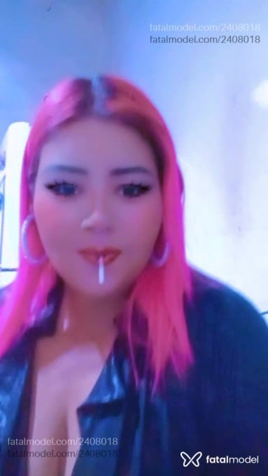 Acompanhante mulher com cabelo colorido de olhos castanhos em Virtual - Anjinhacris