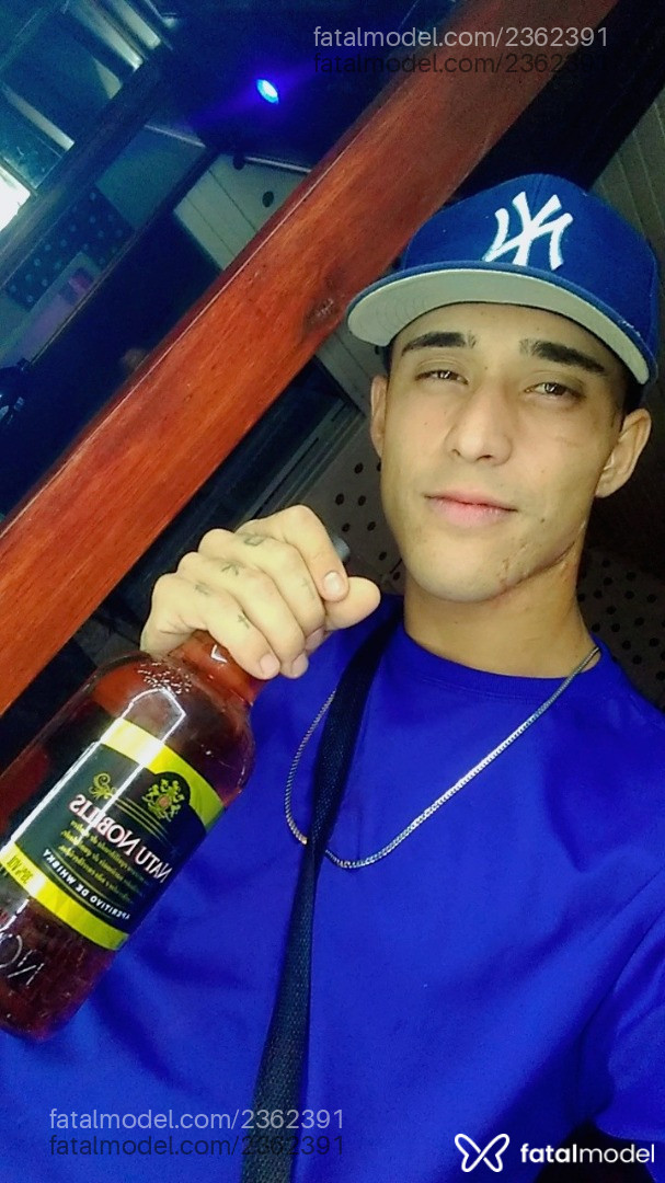 Acompanhante homem morena (o) de olhos castanhos em Porto Alegre - Mickael