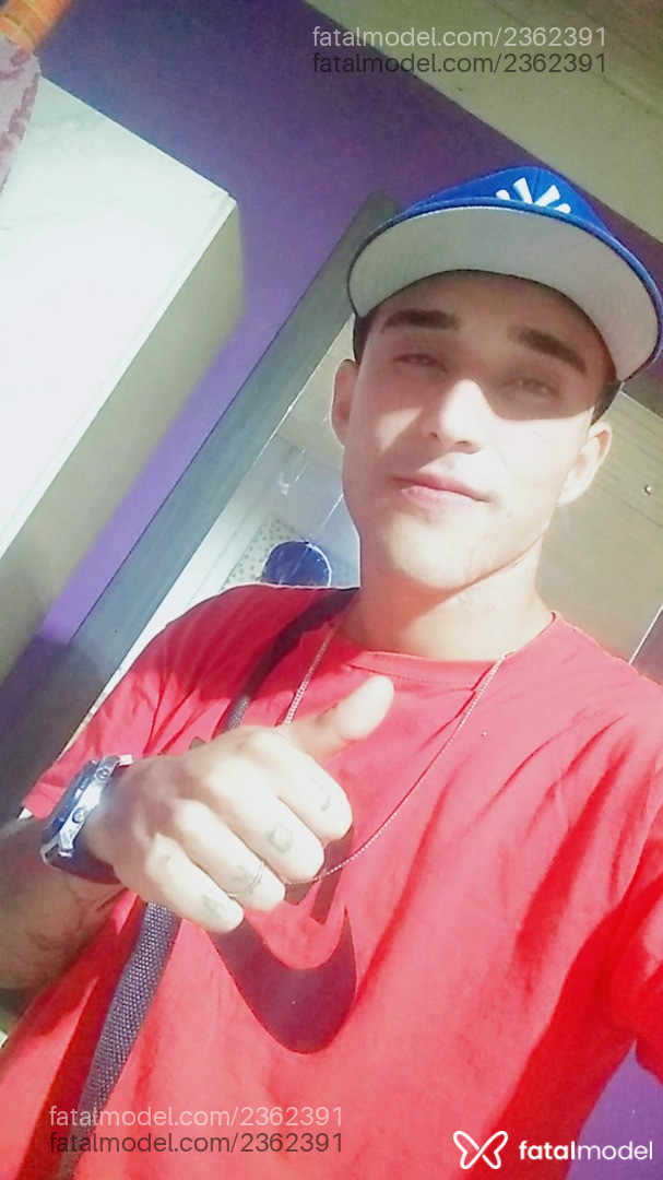 Acompanhante homem morena (o) de olhos castanhos em Porto Alegre - Mickael