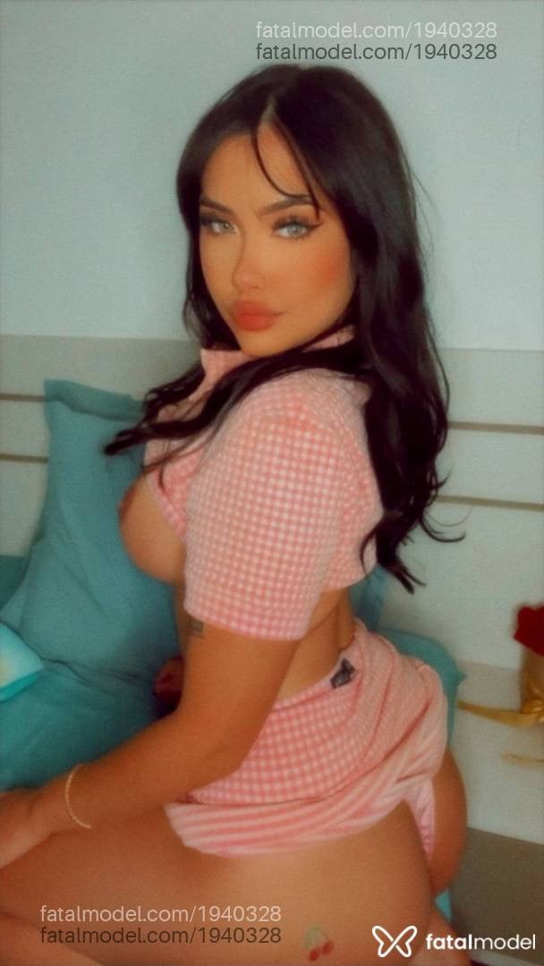 Acompanhante mulher morena (o) de olhos verdes - Kai