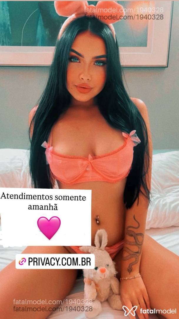 Acompanhante mulher morena (o) de olhos verdes - Kai