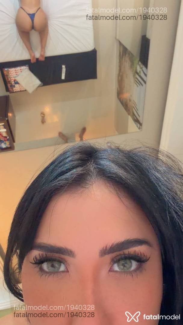Acompanhante mulher morena (o) de olhos verdes - Kai