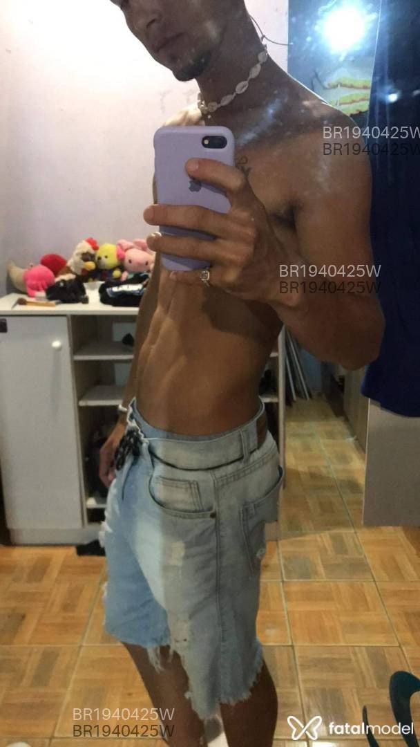 Acompanhante homem com cabelo castanho de olhos castanhos em Torres Acompanhante homem com cabelo castanho de olhos castanhos em Torres - Wellinton sah
