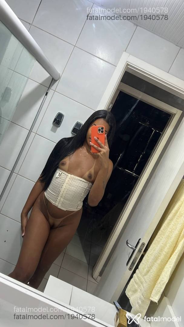 Acompanhante mulher trans morena (o) de olhos castanhos - Beatriz
