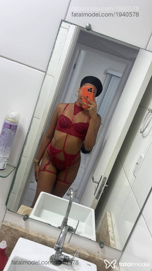 Acompanhante mulher trans morena (o) de olhos castanhos - Beatriz