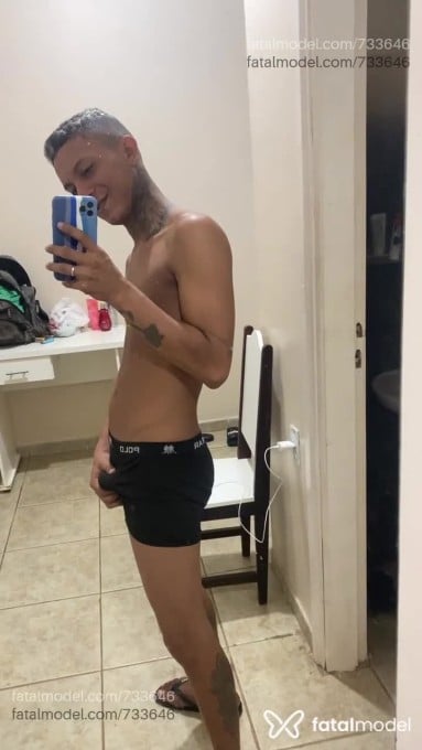 Acompanhante homem morena (o) de olhos castanhos - Kayo Acompanhante homem morena (o) de olhos castanhos - Kayo