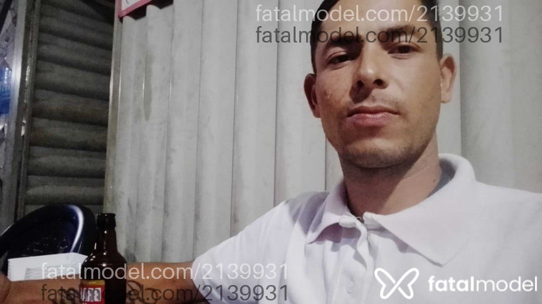 Acompanhante homem com cabelo castanho de olhos castanhos em Costa Rica - Tonny