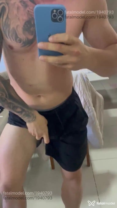 Acompanhante homem com cabelo castanho de olhos castanhos em Virtual Acompanhante homem com cabelo castanho de olhos castanhos em Virtual - Lucca Ribeiro