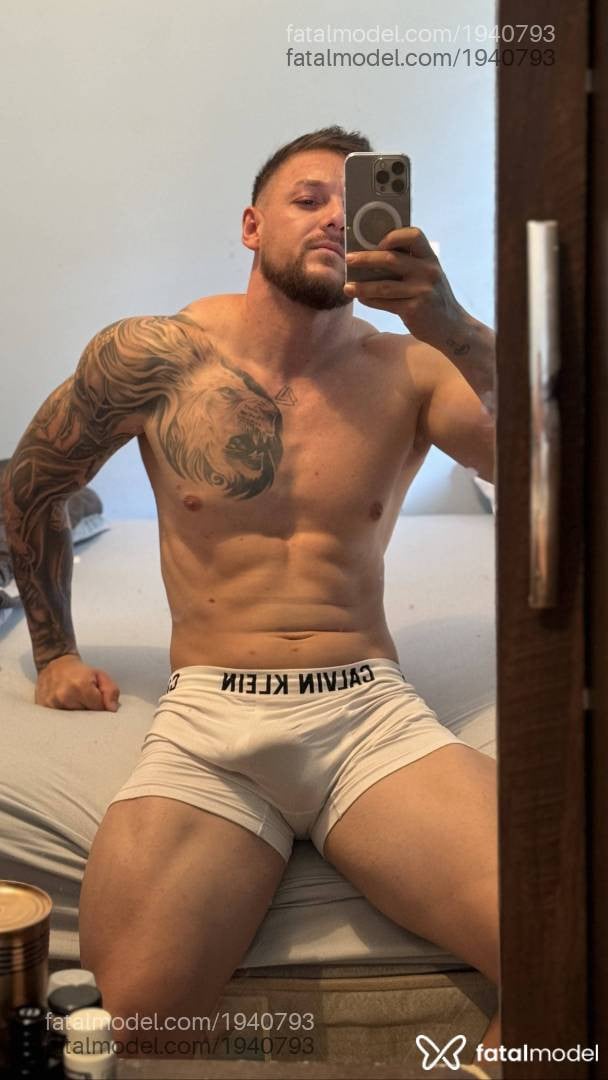 Acompanhante homem com cabelo castanho de olhos castanhos - Lucca Ribeiro