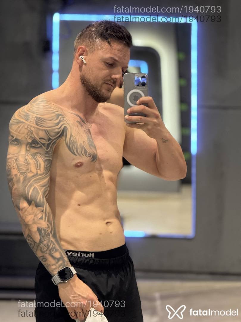 Acompanhante homem com cabelo castanho de olhos castanhos - Lucca Ribeiro