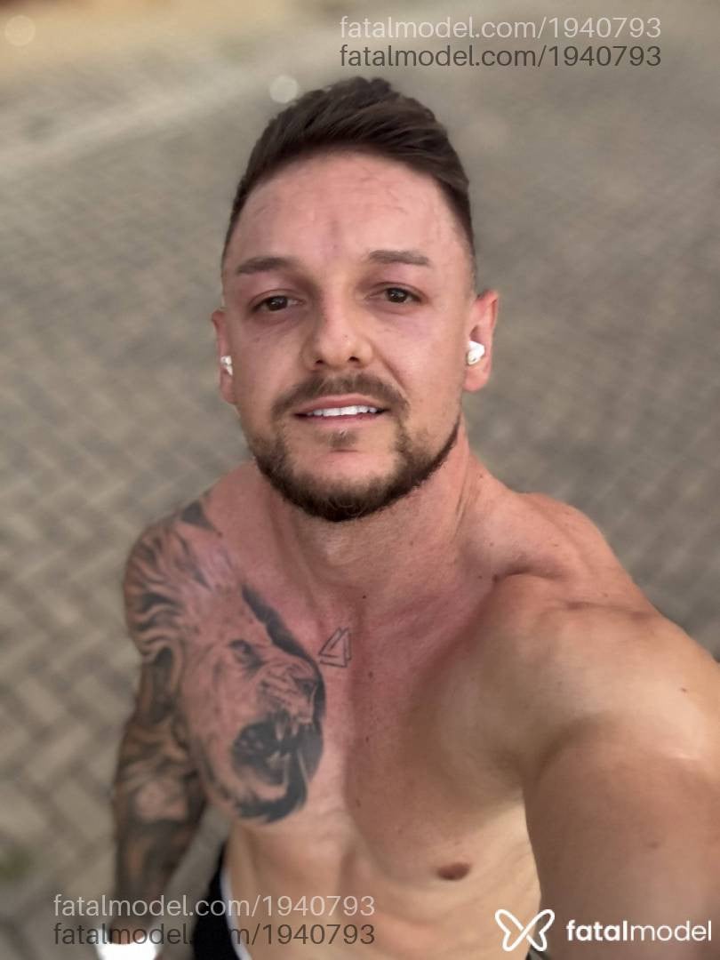 Acompanhante homem com cabelo castanho de olhos castanhos - Lucca Ribeiro