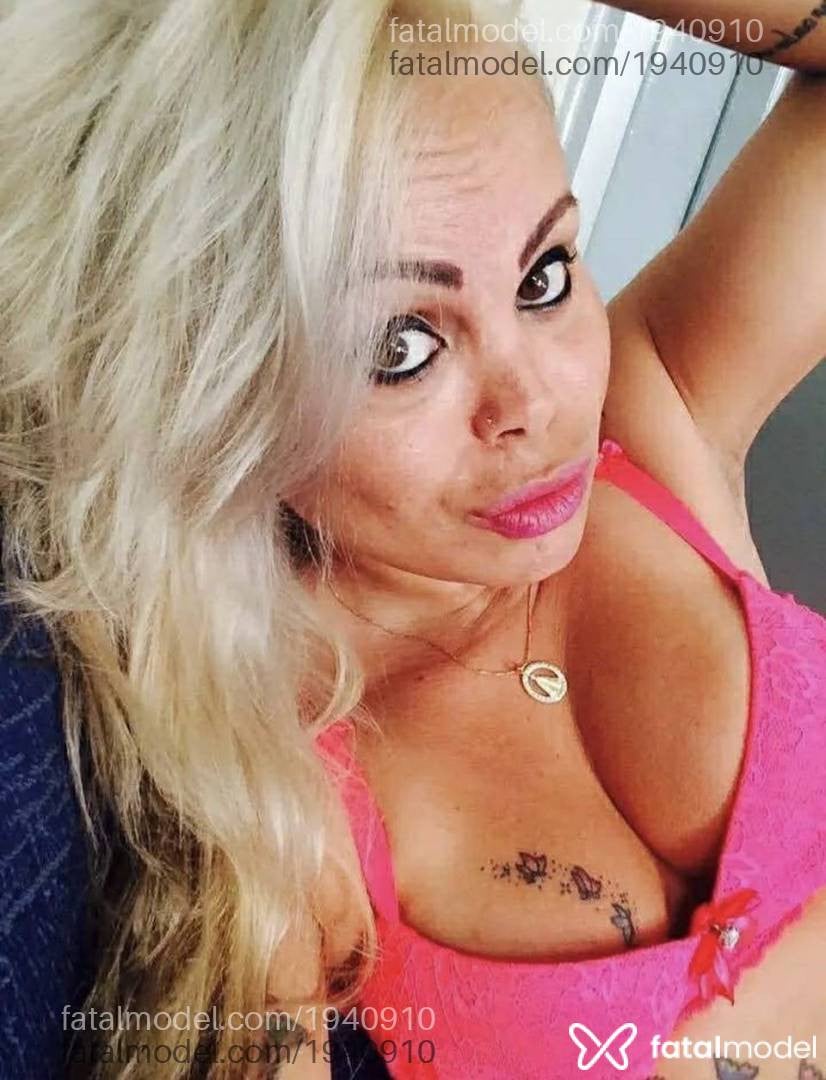 Acompanhante mulher trans loira (o) de olhos mel - Kamille gaúcha