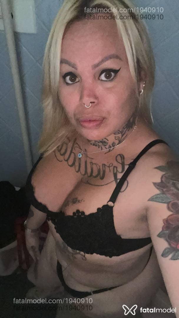 Acompanhante mulher trans loira (o) de olhos mel - Kamille gaúcha