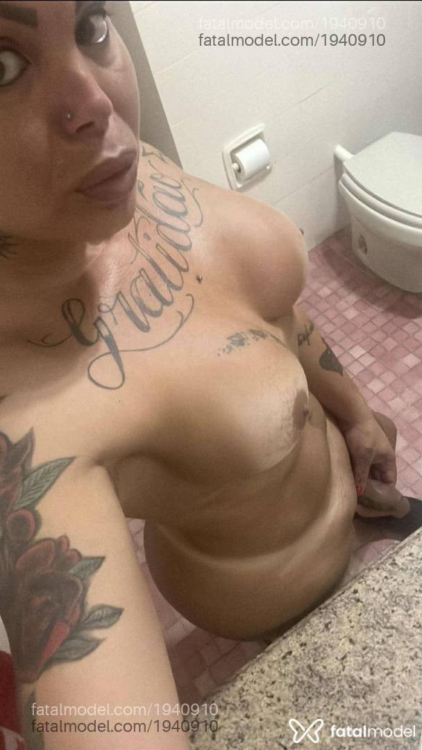 Acompanhante mulher trans loira (o) de olhos mel - Kamille gaúcha