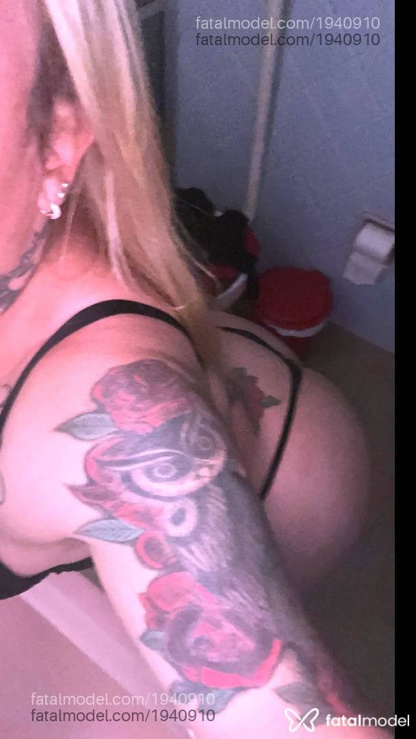 Acompanhante mulher trans loira (o) de olhos mel - Kamille gaúcha