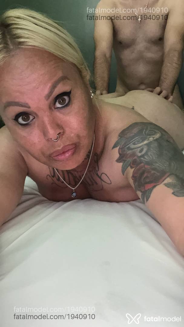 Acompanhante mulher trans loira (o) de olhos mel - Kamille gaúcha