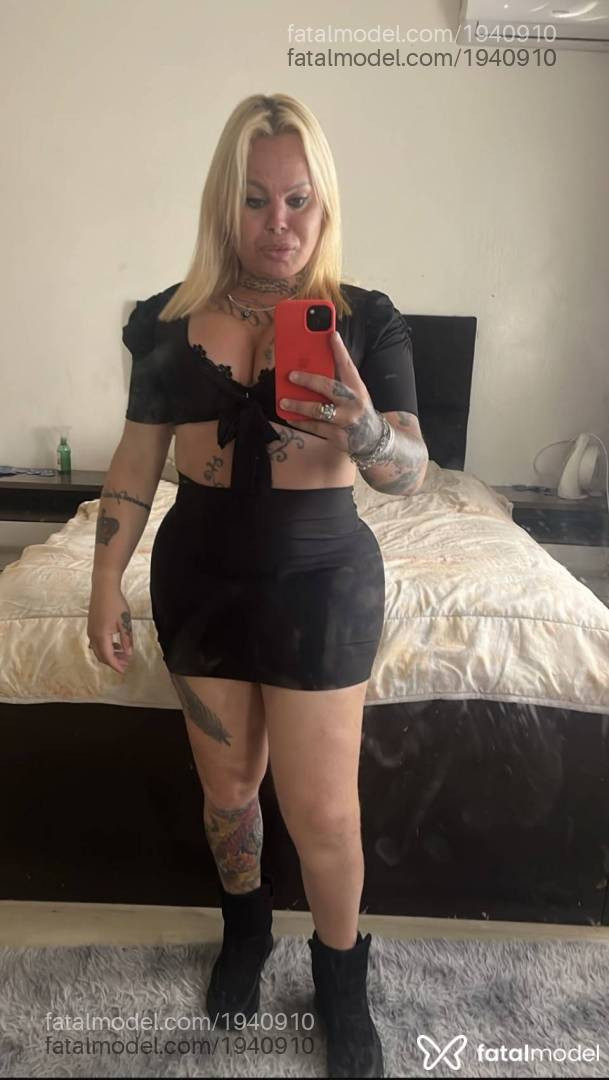 Acompanhante mulher trans loira (o) de olhos mel - Kamille gaúcha