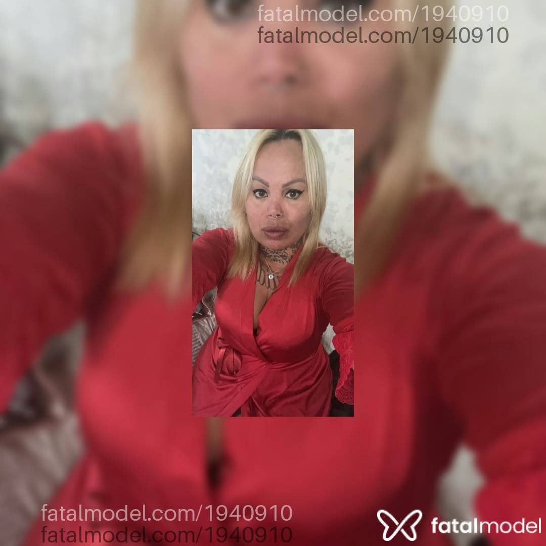 Acompanhante mulher trans loira (o) de olhos mel - Kamille gaúcha
