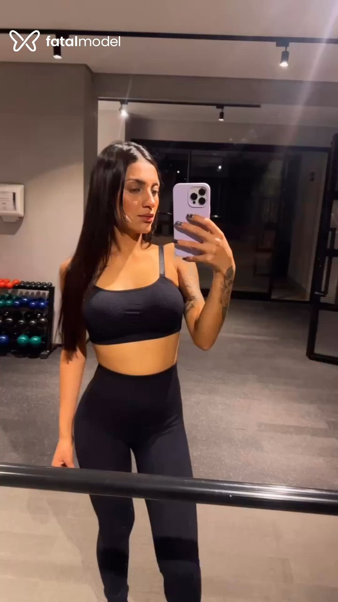 Acompanhante mulher morena (o) de olhos pretos - Serena Castelli