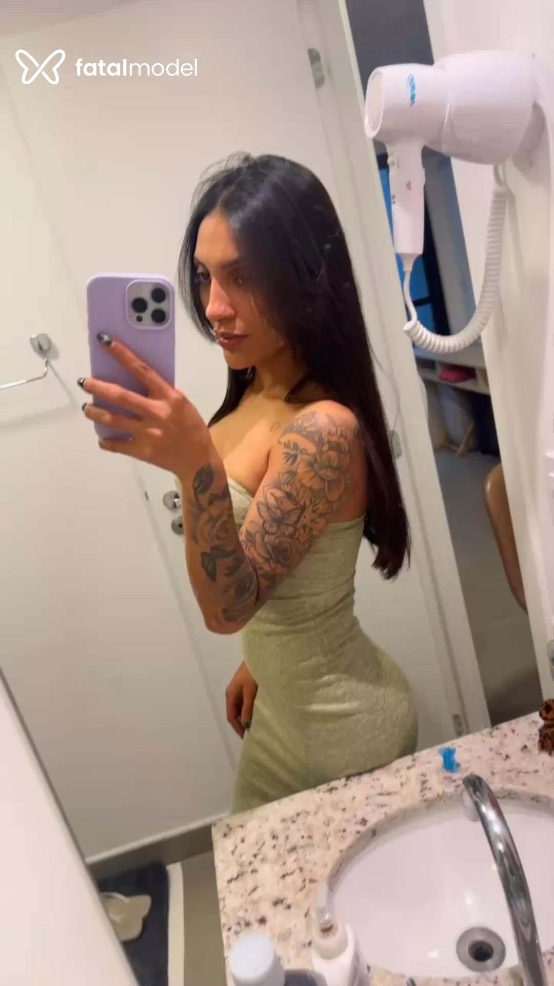Acompanhante mulher morena (o) de olhos pretos - Serena Castelli