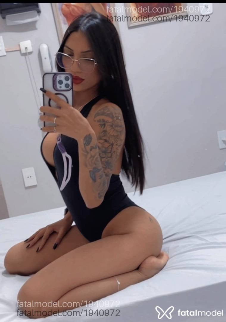 Acompanhante mulher morena (o) de olhos pretos - Serena Castelli