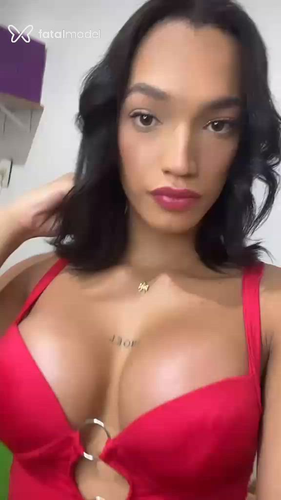 Acompanhante mulher trans morena (o) de olhos castanhos - Kimberlly
