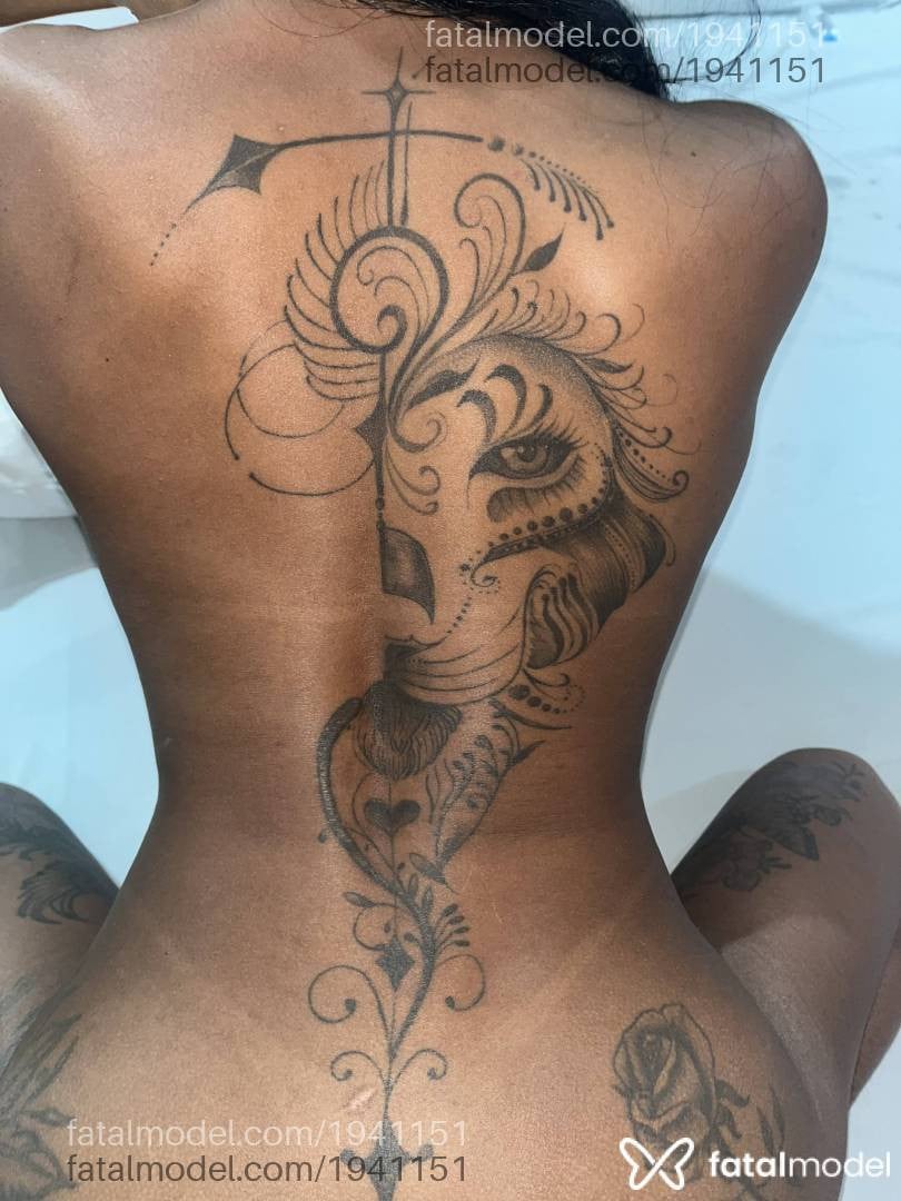 Acompanhante mulher trans morena (o) de olhos castanhos - Sayuri
