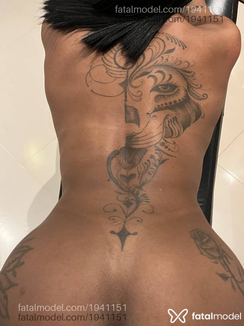 Acompanhante mulher trans morena (o) de olhos castanhos - Sayuri
