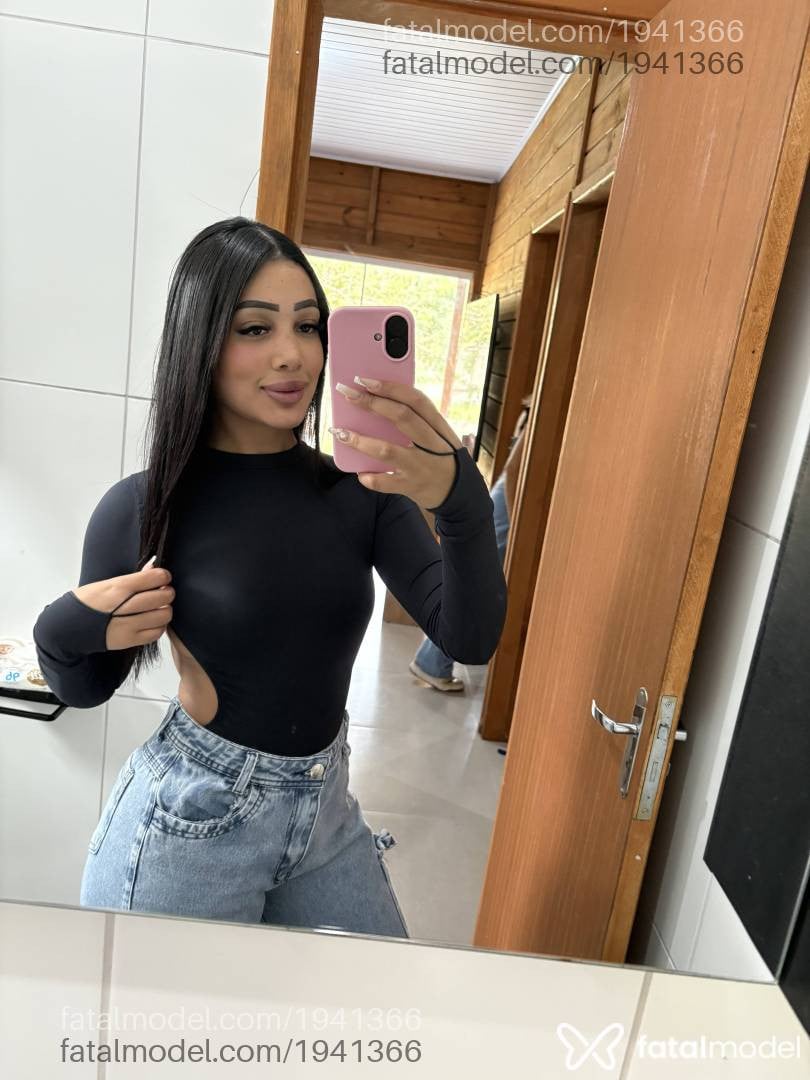 Acompanhante mulher com cabelo castanho de olhos castanhos - Nicole Matos