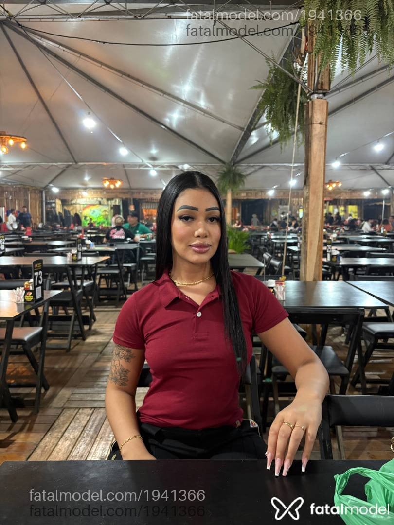 Acompanhante mulher com cabelo castanho de olhos castanhos - Nicole Matos