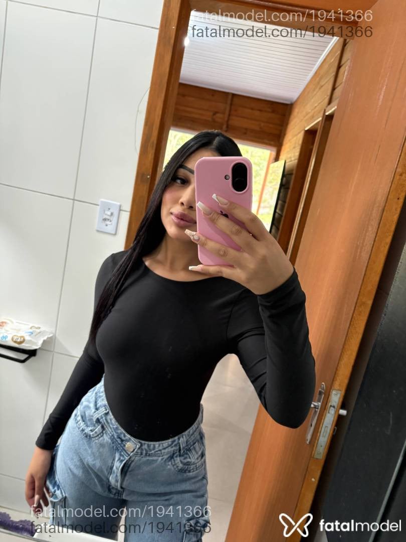 Acompanhante mulher com cabelo castanho de olhos castanhos - Nicole Matos