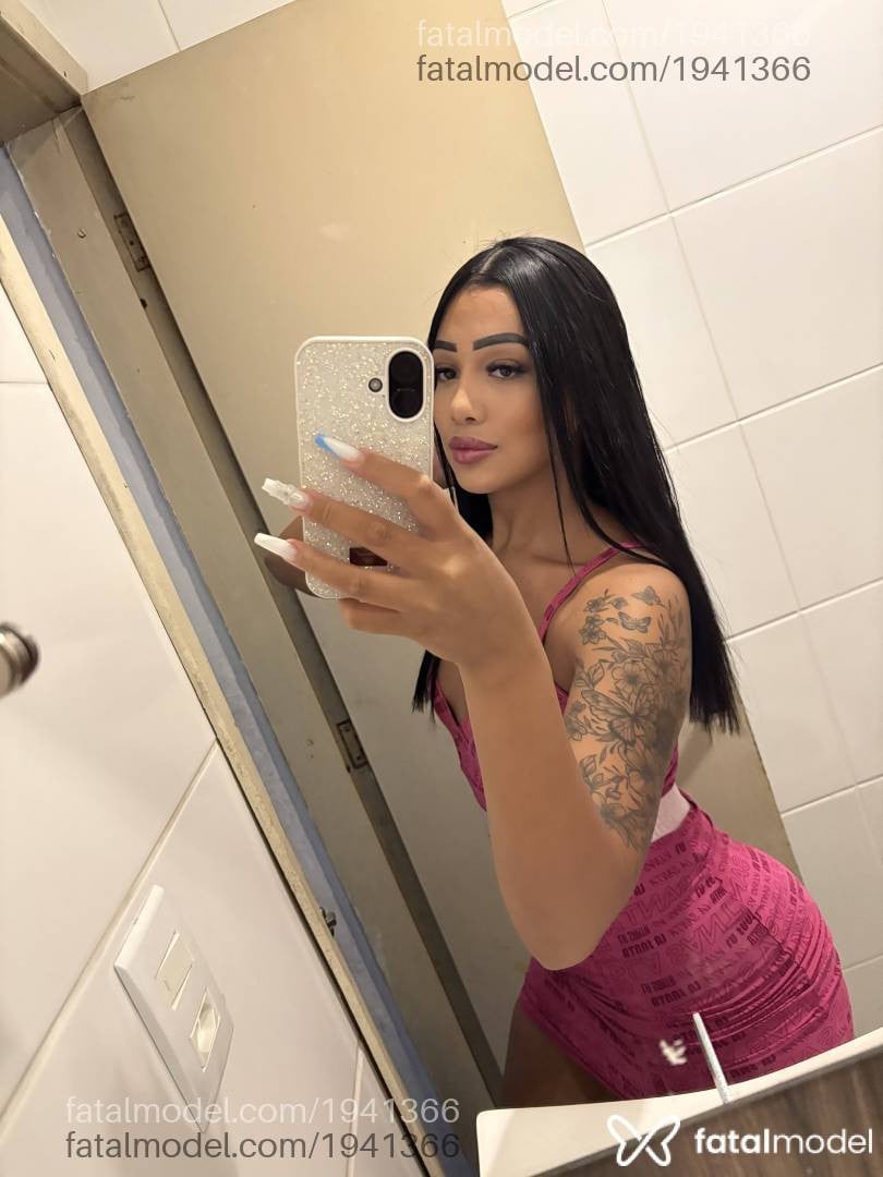 Acompanhante mulher com cabelo castanho de olhos castanhos em Pelotas - Nicole Matos