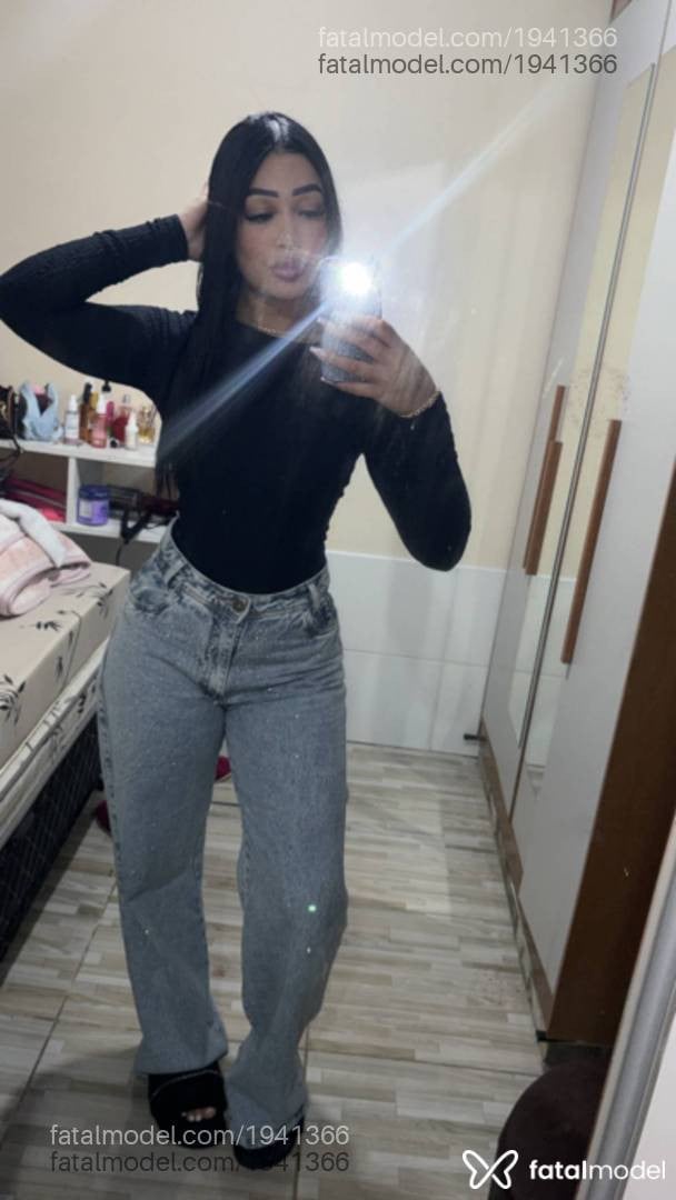 Acompanhante mulher com cabelo castanho de olhos castanhos - Nicole Matos