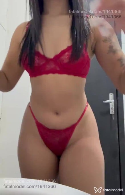 Acompanhante mulher com cabelo castanho de olhos castanhos em Caxias do Sul - Nicole Matos