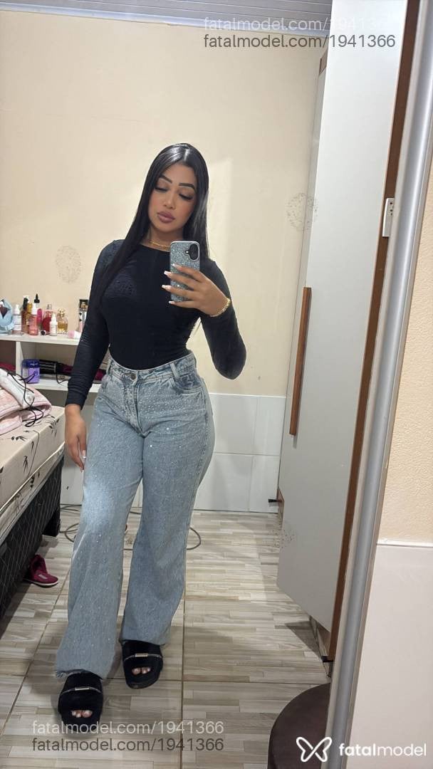 Acompanhante mulher com cabelo castanho de olhos castanhos - Nicole Matos