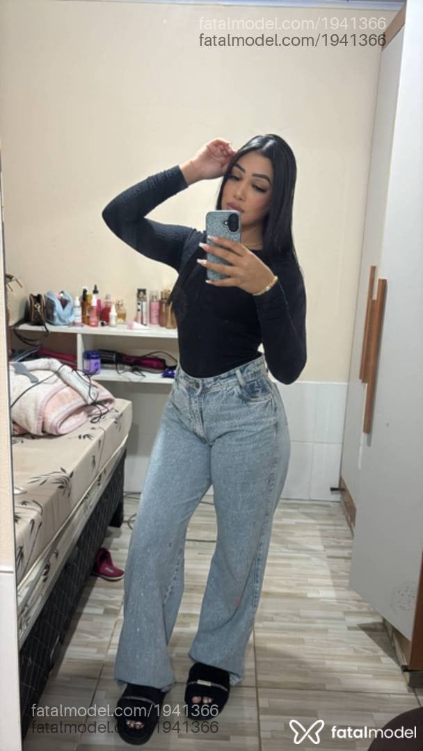 Acompanhante mulher com cabelo castanho de olhos castanhos - Nicole Matos