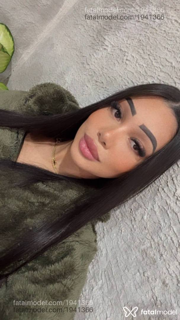 Acompanhante mulher com cabelo castanho de olhos castanhos - Nicole Matos