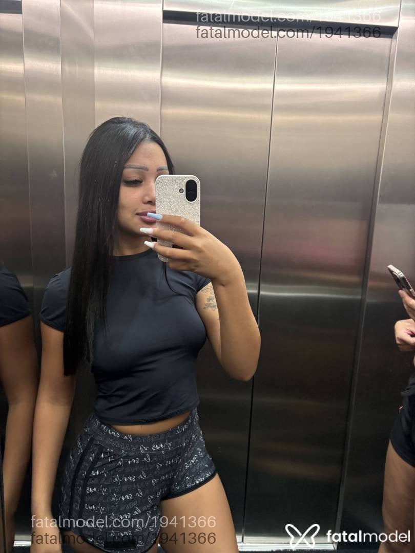 Acompanhante mulher com cabelo castanho de olhos castanhos - Nicole Matos